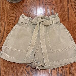 Zara Women's light olive green Belted Shorts size 6